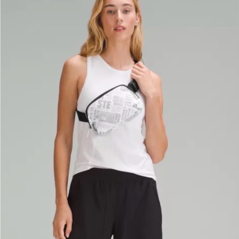 Lululemon Everywhere Belt Bag 1L Manifesto Print